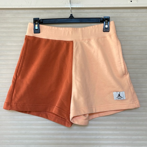 Jordan Pants - NWT Air Jordan women’s loose fit shorts size small